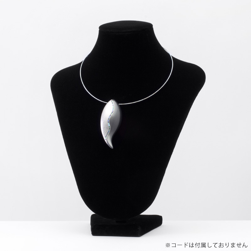 ブローチ
